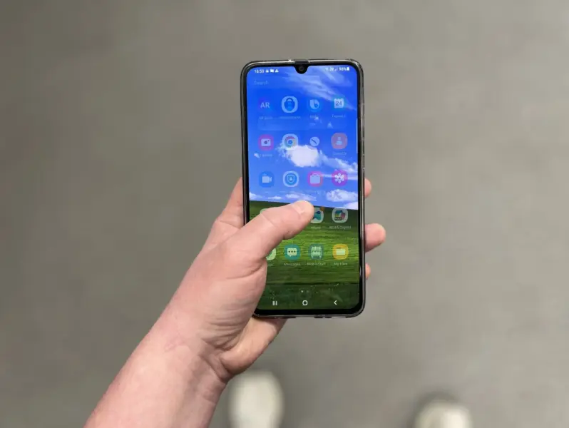 A hand holding a mobile phone